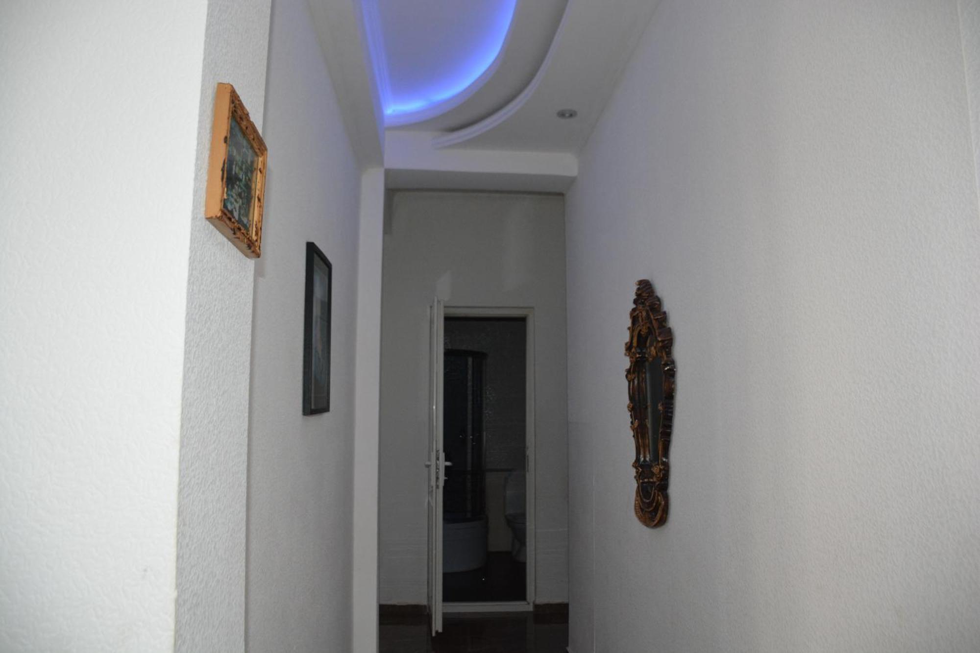 Old House Luca Hotel Tbilisi Buitenkant foto