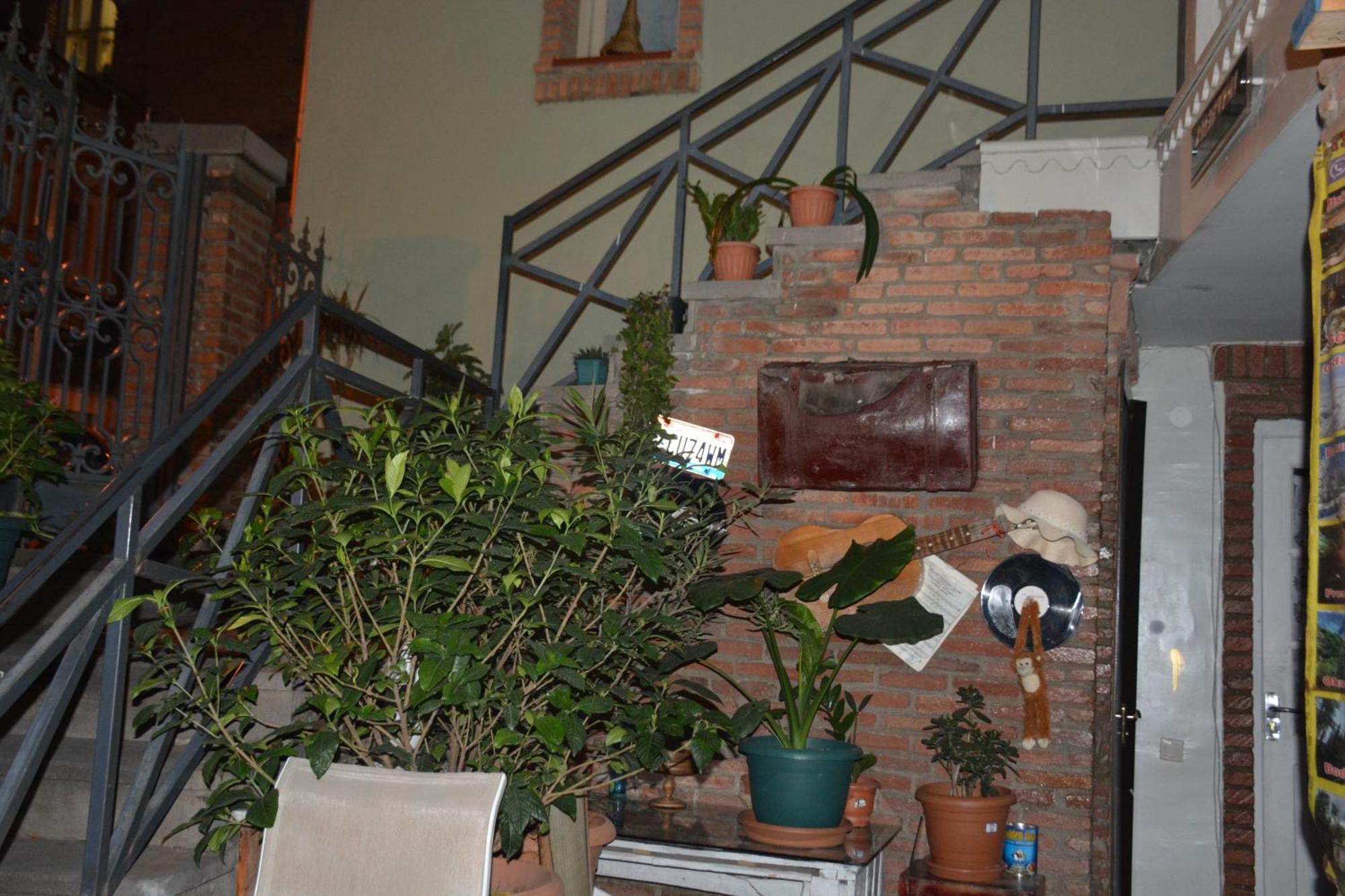Old House Luca Hotel Tbilisi Buitenkant foto