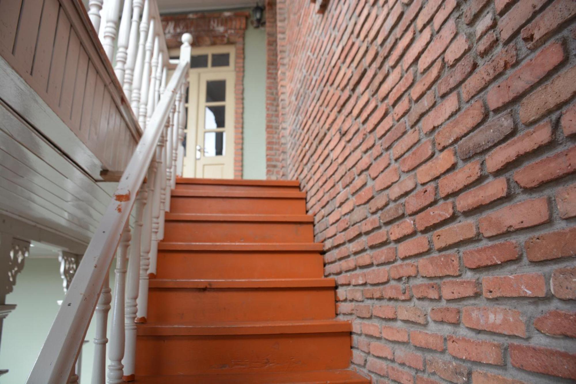 Old House Luca Hotel Tbilisi Buitenkant foto