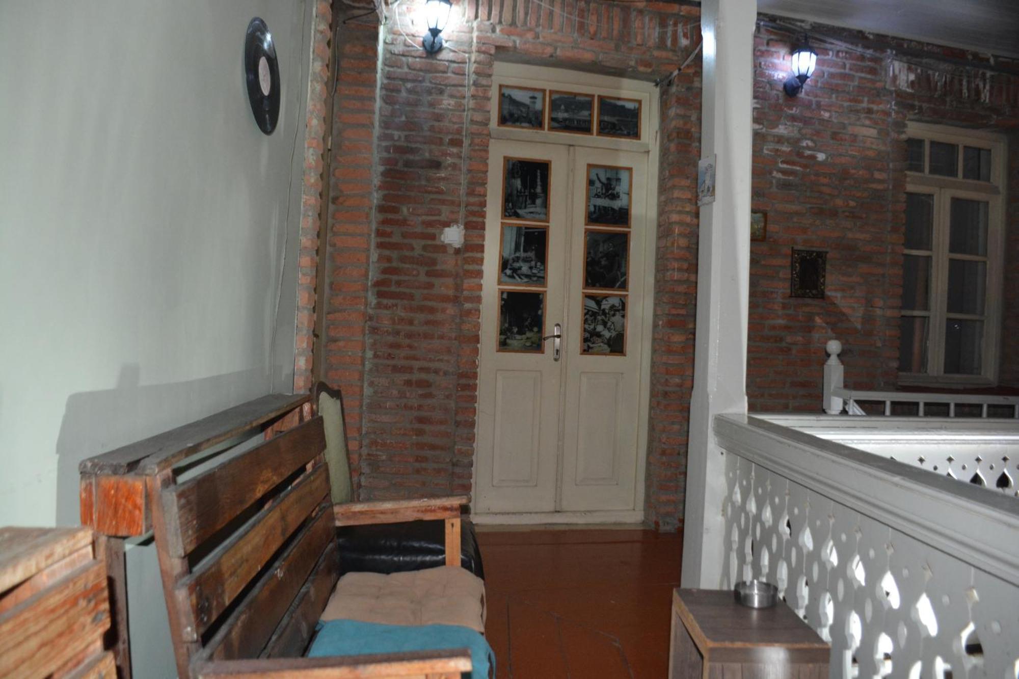 Old House Luca Hotel Tbilisi Buitenkant foto