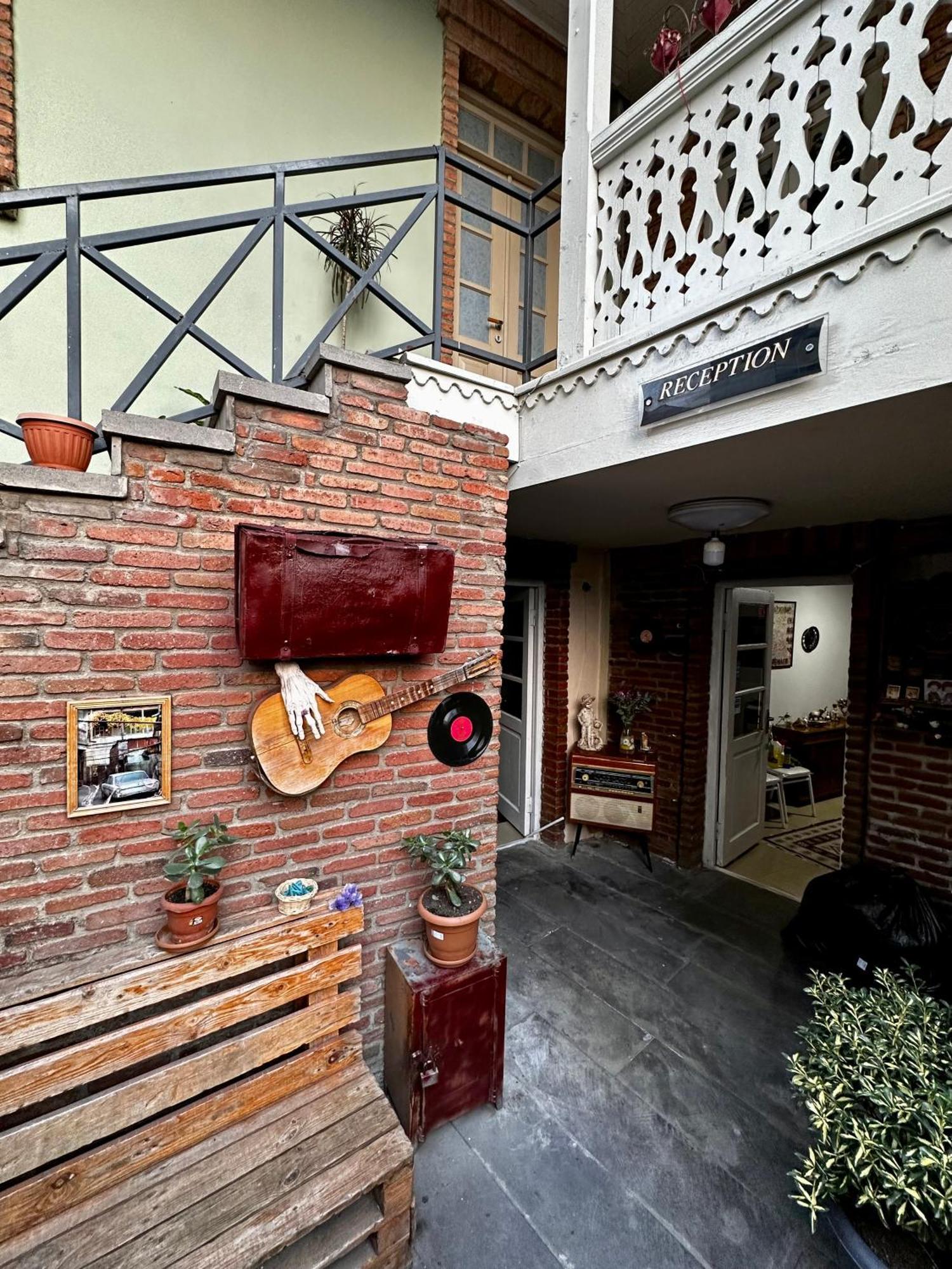 Old House Luca Hotel Tbilisi Buitenkant foto